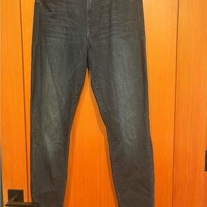 MOTHER The Looker skinny jeans in Tongue and Chic wash. Great condition.